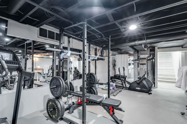 1968 N Sheridan St, Wichita, KS 67203