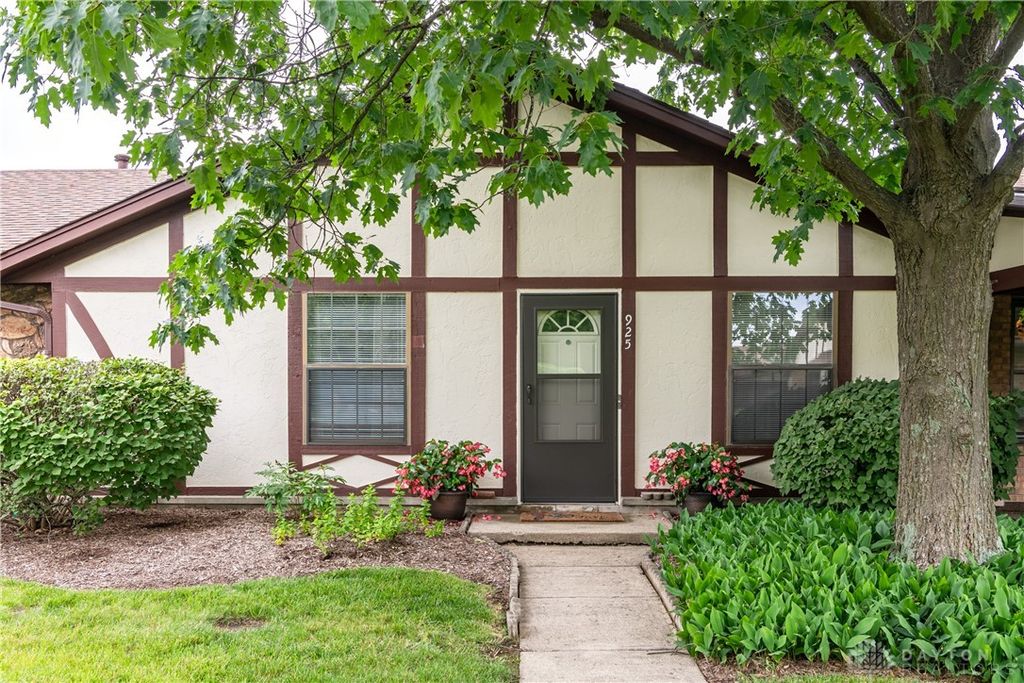 925 Pine Needles Drive, Washington Twp, OH 45458