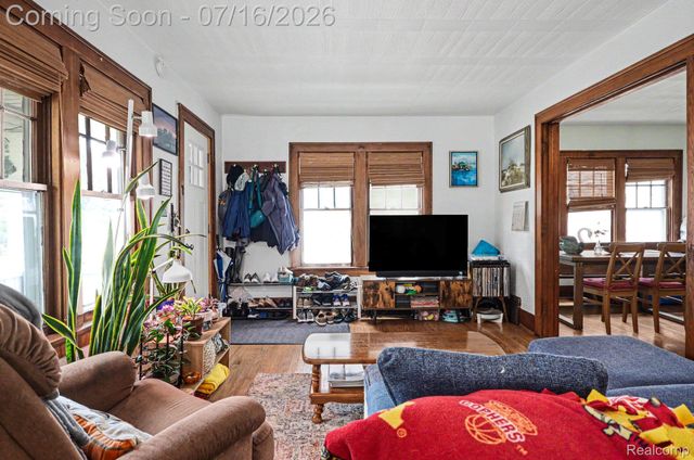 440 W Saratoga Street, Ferndale, MI 48220