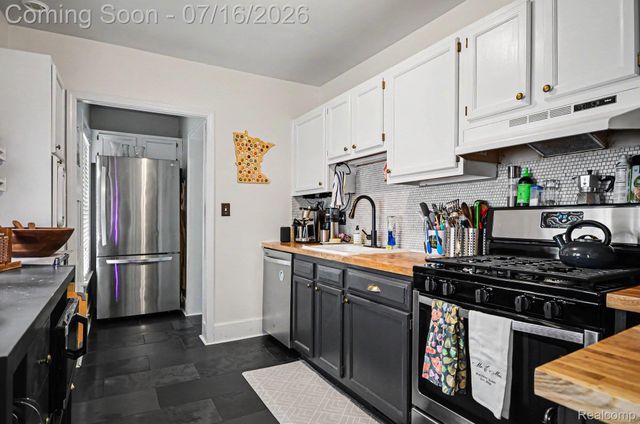 440 W Saratoga Street, Ferndale, MI 48220