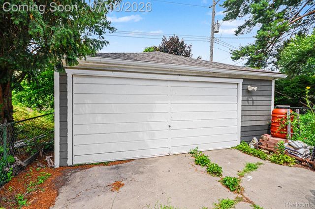 440 W Saratoga Street, Ferndale, MI 48220