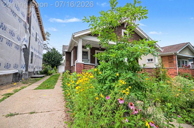 440 W Saratoga Street, Ferndale, MI 48220