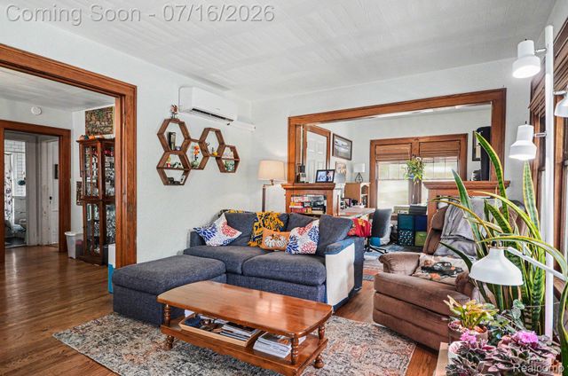 440 W Saratoga Street, Ferndale, MI 48220