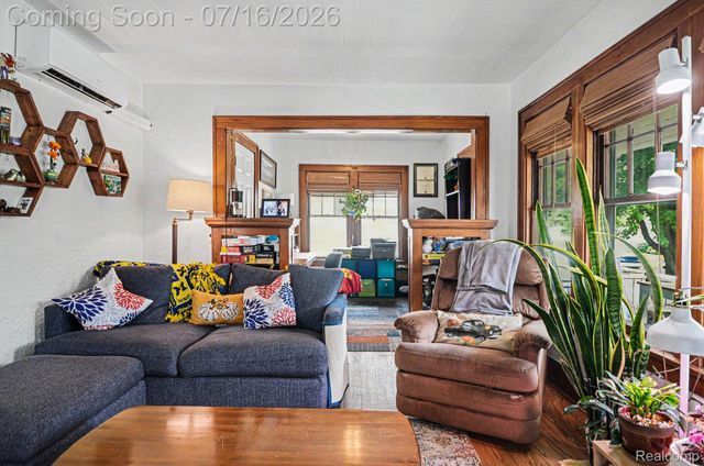 440 W Saratoga Street, Ferndale, MI 48220