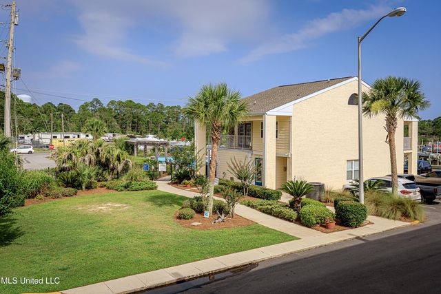 2421 Beachview Drive, F13, Ocean Springs, MS 39564
