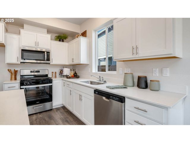 2853 U STREET, Springfield, OR 97477