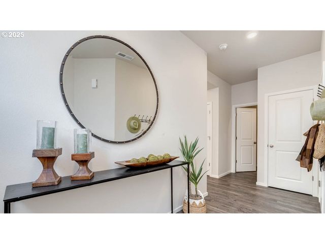 2853 U STREET, Springfield, OR 97477