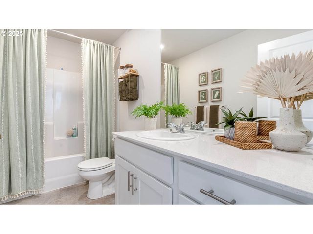 2853 U STREET, Springfield, OR 97477