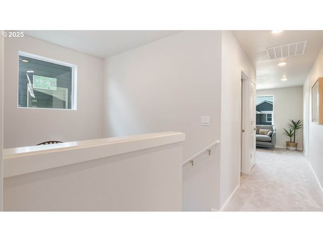 2853 U STREET, Springfield, OR 97477