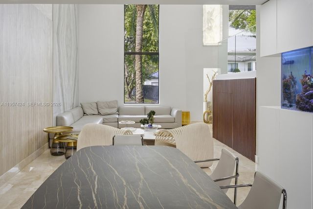 9467 NW 54th Doral Cir Ln, Doral, FL 33178