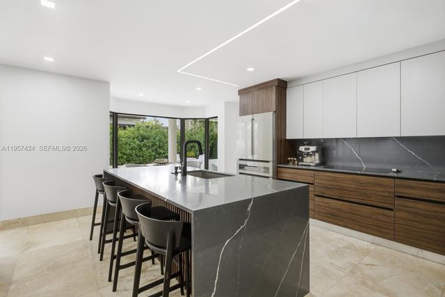 9467 NW 54th Doral Cir Ln, Doral, FL 33178