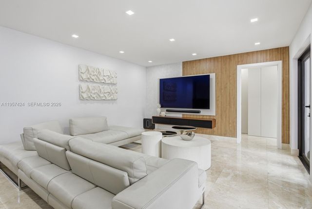 9467 NW 54th Doral Cir Ln, Doral, FL 33178