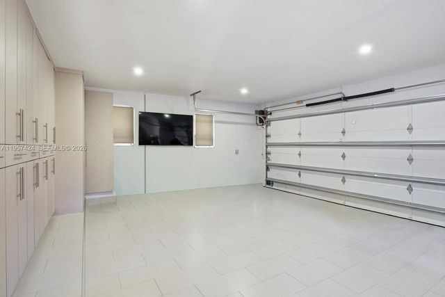 9467 NW 54th Doral Cir Ln, Doral, FL 33178