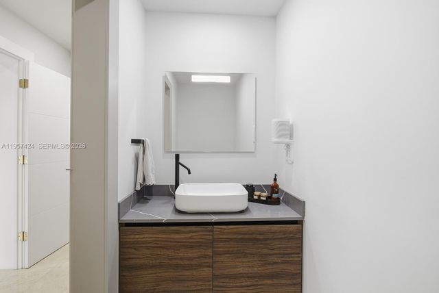 9467 NW 54th Doral Cir Ln, Doral, FL 33178