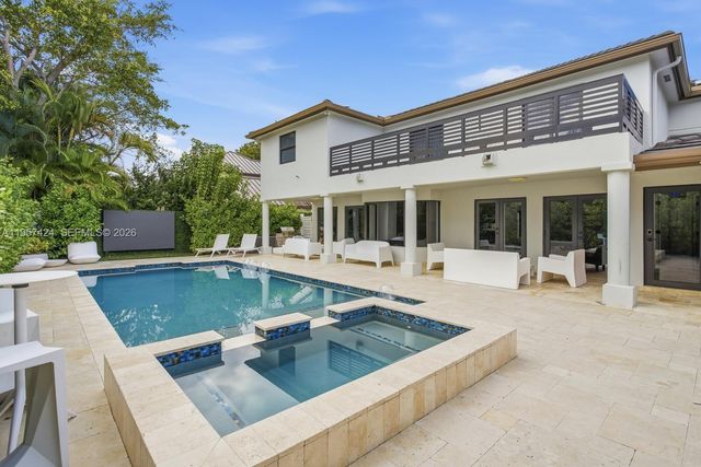 9467 NW 54th Doral Cir Ln, Doral, FL 33178