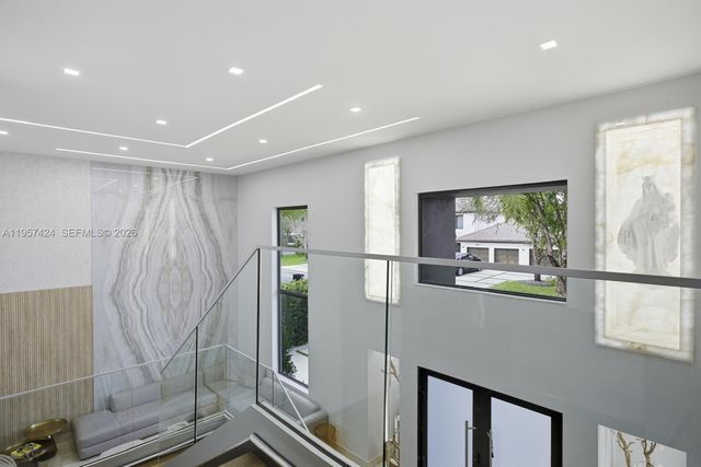 9467 NW 54th Doral Cir Ln, Doral, FL 33178