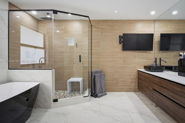 9467 NW 54th Doral Cir Ln, Doral, FL 33178