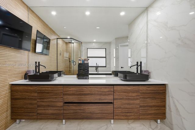 9467 NW 54th Doral Cir Ln, Doral, FL 33178