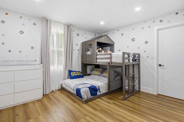 9467 NW 54th Doral Cir Ln, Doral, FL 33178