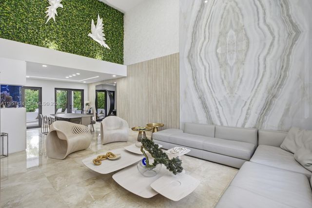 9467 NW 54th Doral Cir Ln, Doral, FL 33178