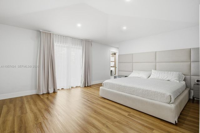 9467 NW 54th Doral Cir Ln, Doral, FL 33178