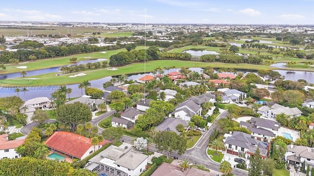 9467 NW 54th Doral Cir Ln, Doral, FL 33178