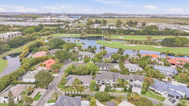 9467 NW 54th Doral Cir Ln, Doral, FL 33178