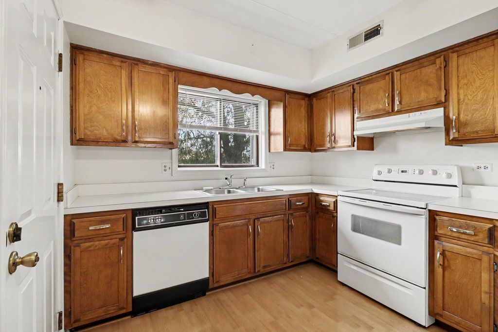 2815 Glenwood Lansing Road 206, Lynwood, IL 60411 — photo 5