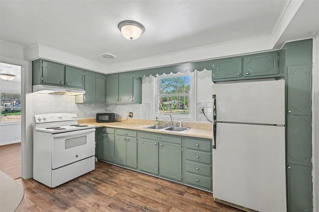 703 Elm Street, Paw Paw, MI 49079