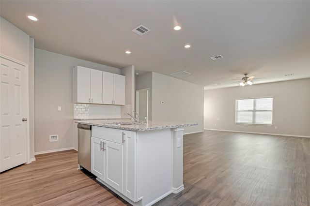 214 Cumberland Forest Drive, Magnolia, TX 77354