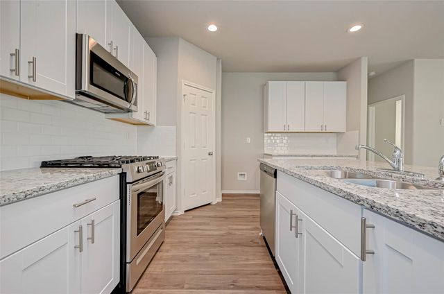 214 Cumberland Forest Drive, Magnolia, TX 77354