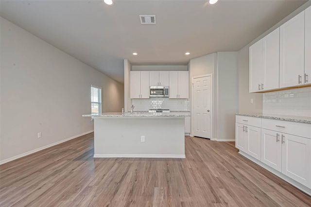 214 Cumberland Forest Drive, Magnolia, TX 77354