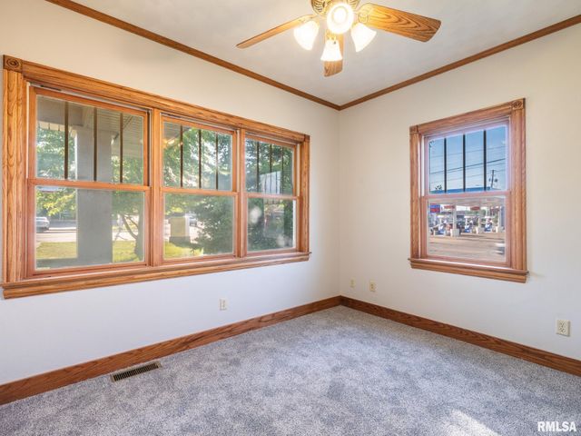 4236 N PROSPECT Road, Peoria, IL 61614