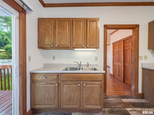 4236 N PROSPECT Road, Peoria, IL 61614