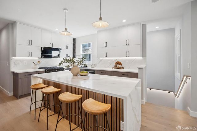 24 Lawrence Avenue, San Francisco, CA 94112