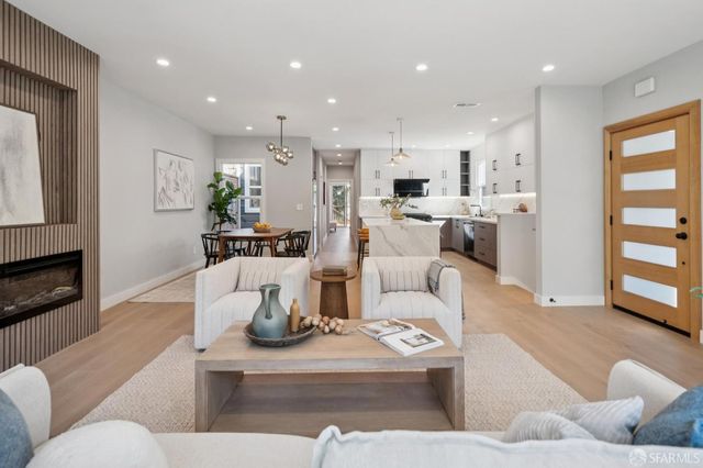 24 Lawrence Avenue, San Francisco, CA 94112