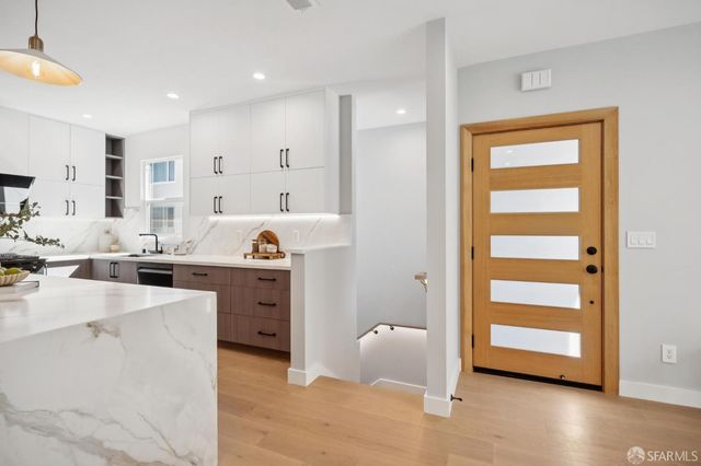 24 Lawrence Avenue, San Francisco, CA 94112