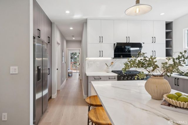 24 Lawrence Avenue, San Francisco, CA 94112