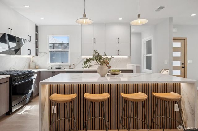 24 Lawrence Avenue, San Francisco, CA 94112