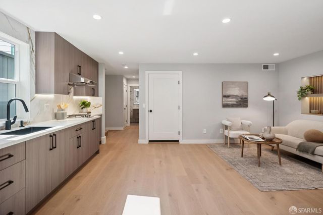 24 Lawrence Avenue, San Francisco, CA 94112