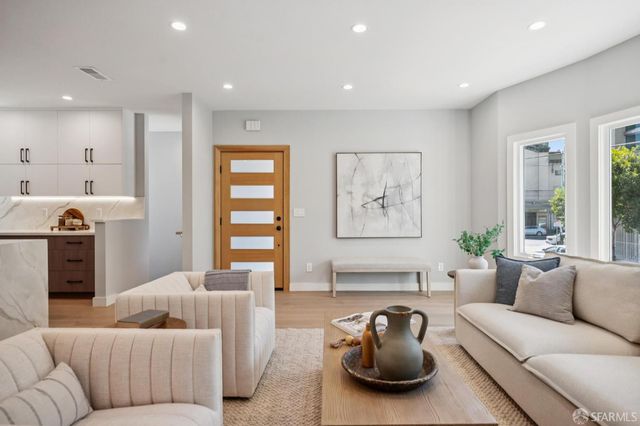 24 Lawrence Avenue, San Francisco, CA 94112