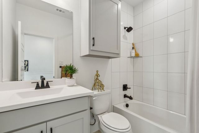 200 Bristol Lane, Azle, TX 76020