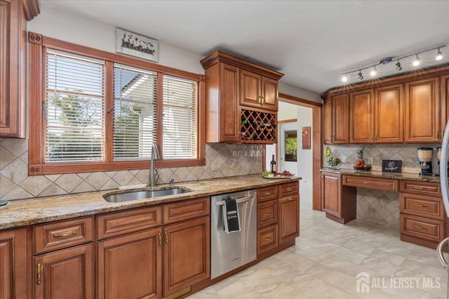 544 W 8th Street W, Plainfield, NJ 07060