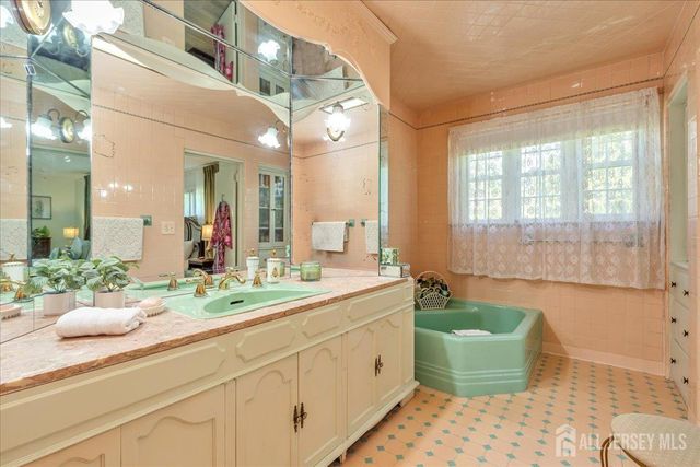 544 W 8th Street W, Plainfield, NJ 07060