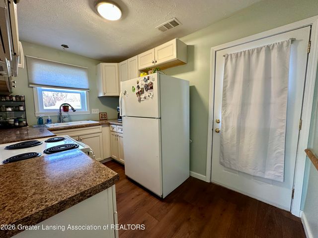 3212 S Catherine Street, Lansing, MI 48911
