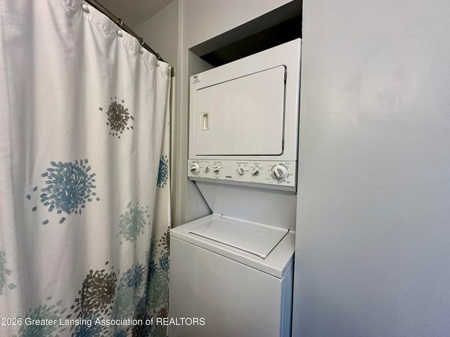 3212 S Catherine Street, Lansing, MI 48911