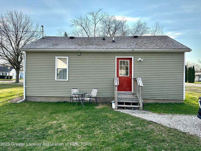 3212 S Catherine Street, Lansing, MI 48911