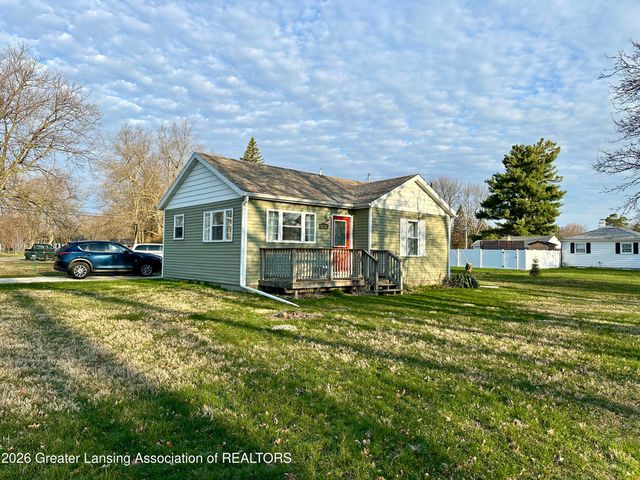 3212 S Catherine Street, Lansing, MI 48911