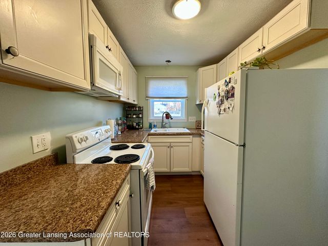 3212 S Catherine Street, Lansing, MI 48911