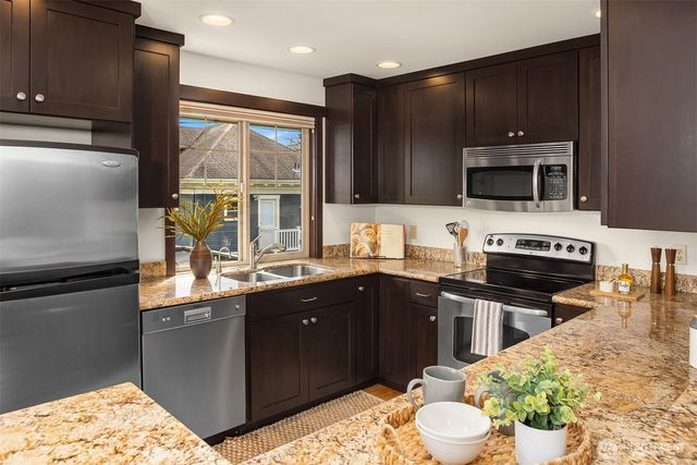 757 N 65th Street, Seattle, WA 98103